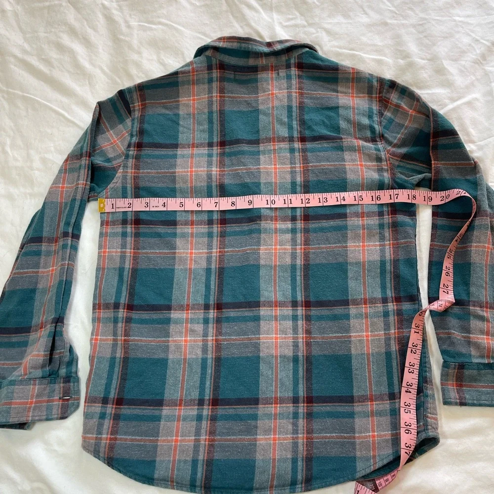 Kids/unisex Old Navy flannel long sleeve shirt, fits women’s small